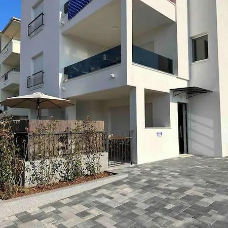 Cosy New Near The Sea Grebaštica