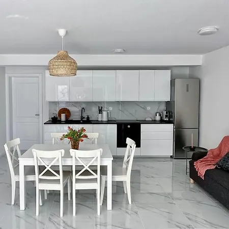 Apartment Cosy New Near The Sea