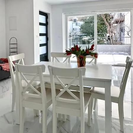 Cosy New Near The Sea