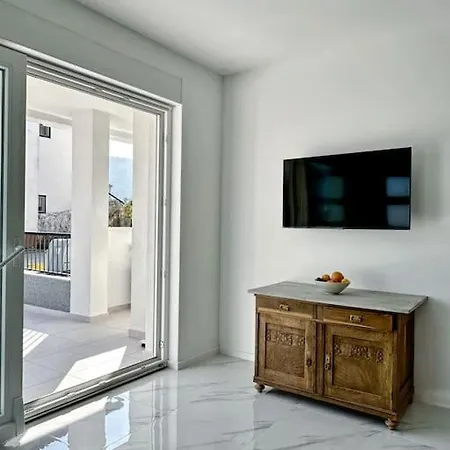 Cosy New Near The Sea Apartment Grebaštica