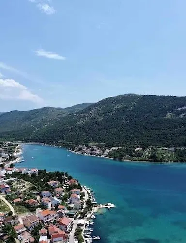 Cosy New Near The Sea